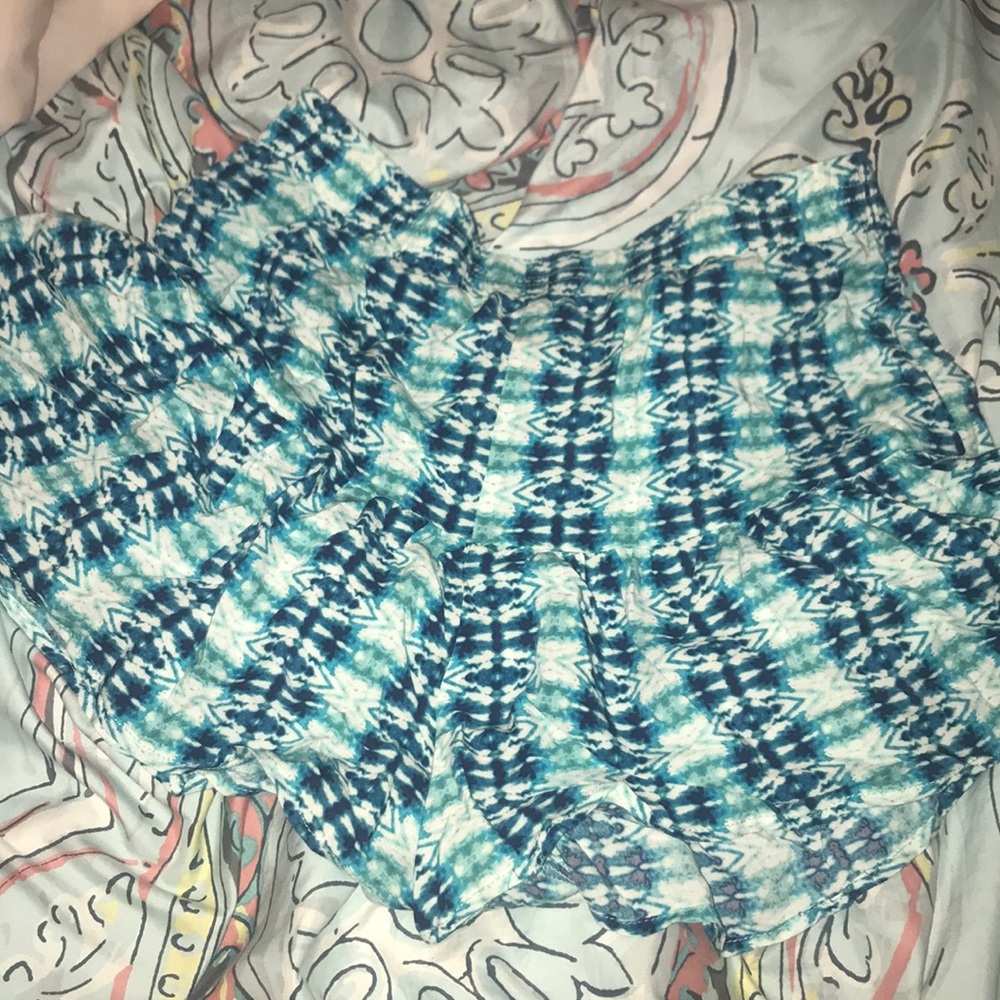 Patterned flounce shorts
